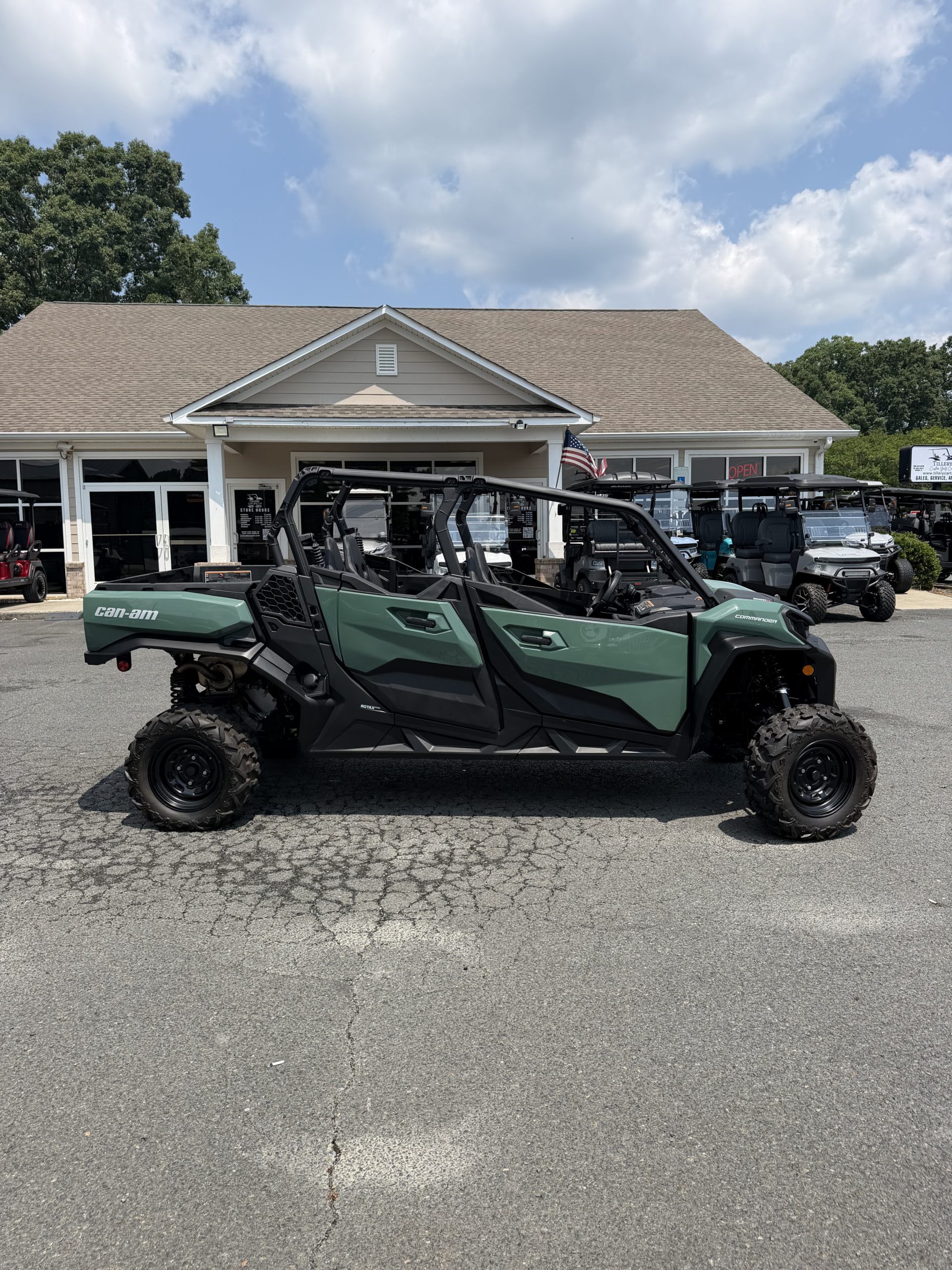 
								2026 Can-Am Commander full									